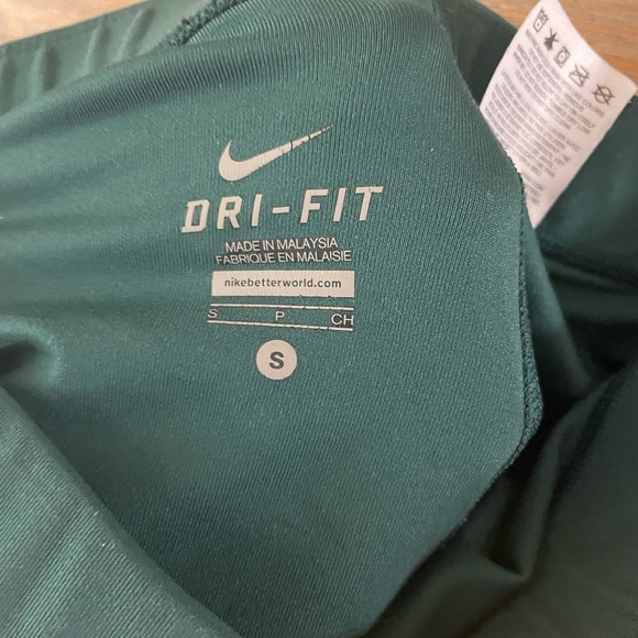 Nike shorts - Picture 2 of 2